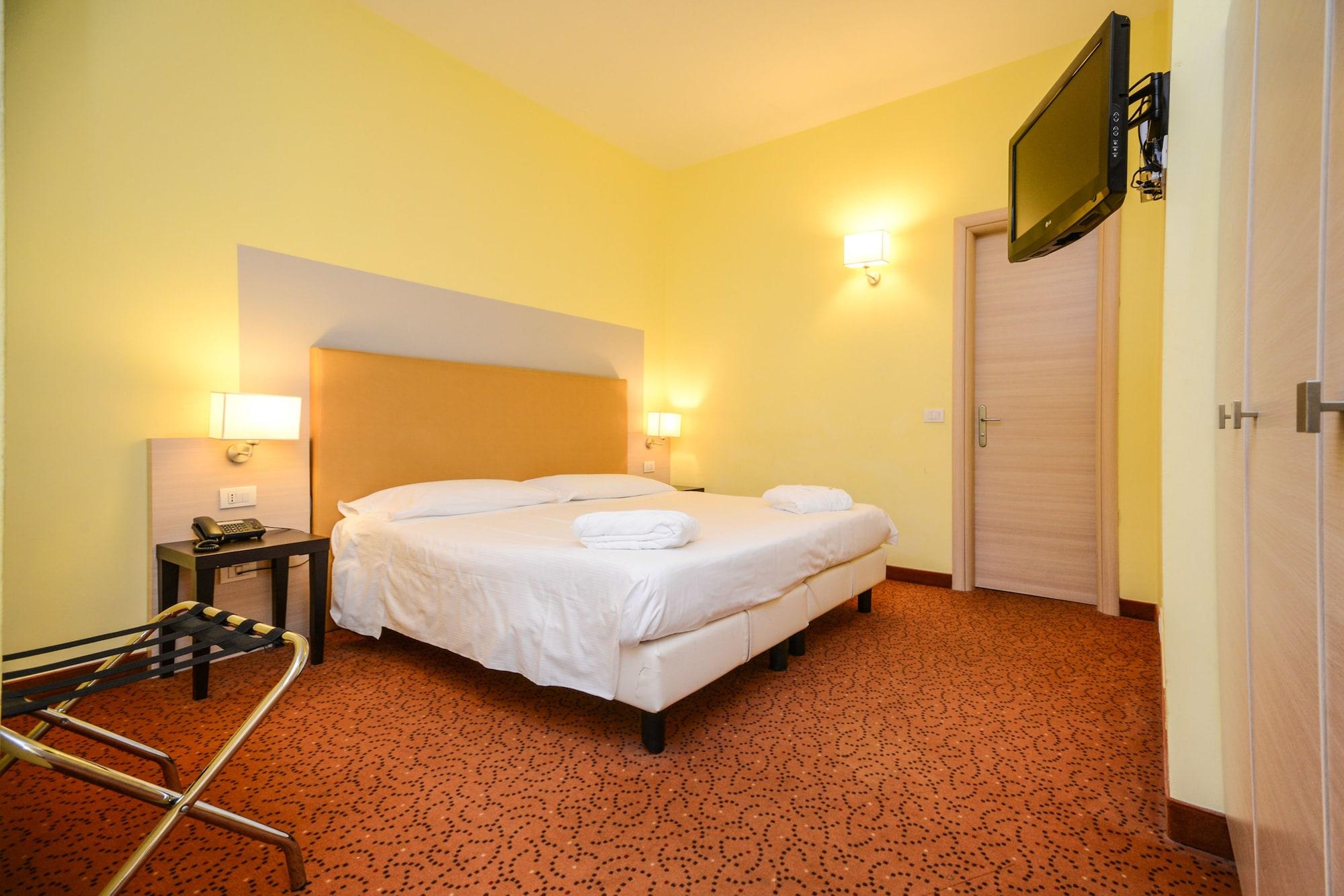 Regal Hotel 3*
