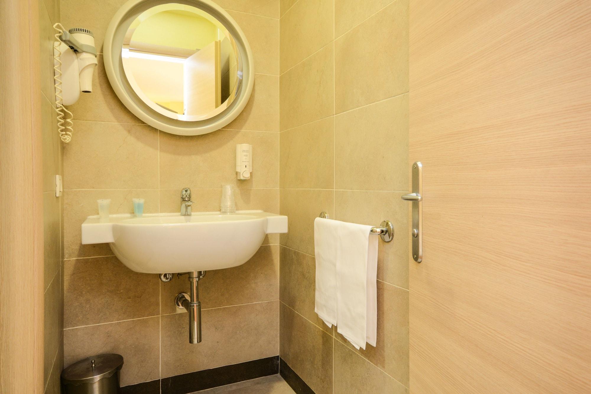 Regal Hotel 3*